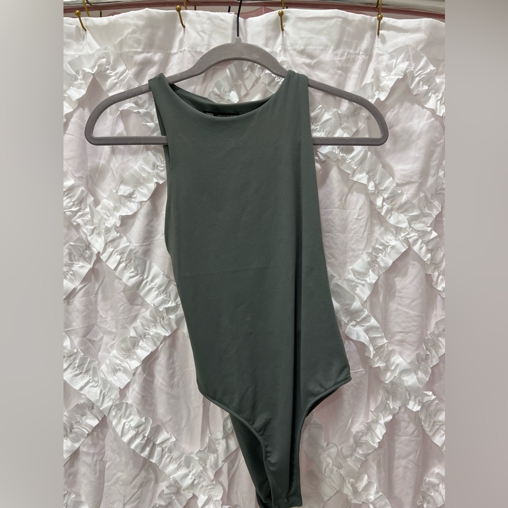 Zara bodysuit. Size Small. Olive green color